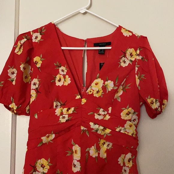 NWT Forever 21 red floral romper size: M - Picture 2 of 10